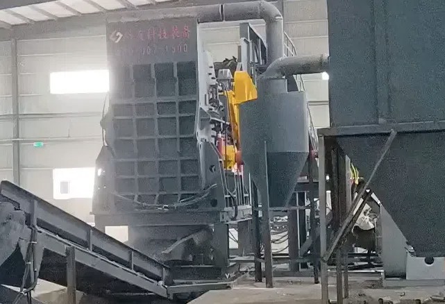 路友客戶450型破碎機與全套分選設(shè)備的使用現(xiàn)場