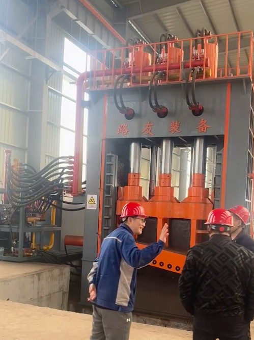 路友1600噸龍門(mén)剪