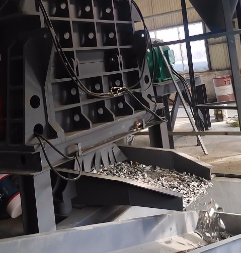 說一千道一萬不如自己看一看，前方發(fā)來喜報路友廢鋁破碎機(jī)在本地又一臺安裝完畢。