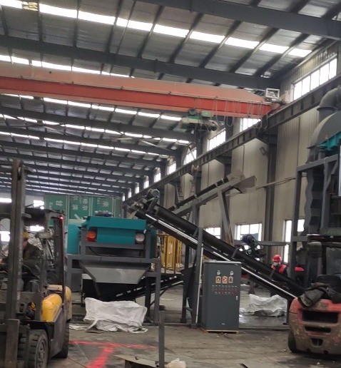 吉林地區(qū)破碎線?空分機安裝完畢?？辗謾C用于輕飄物的分選使用