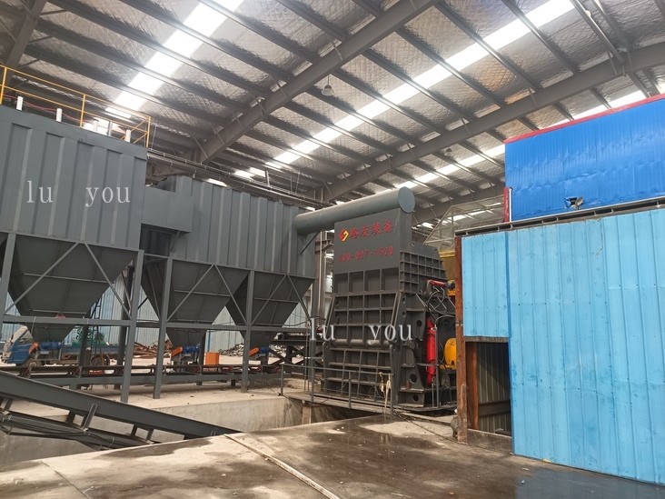 2000馬力廢鋼破碎機在安徽地區(qū)安裝場景圖